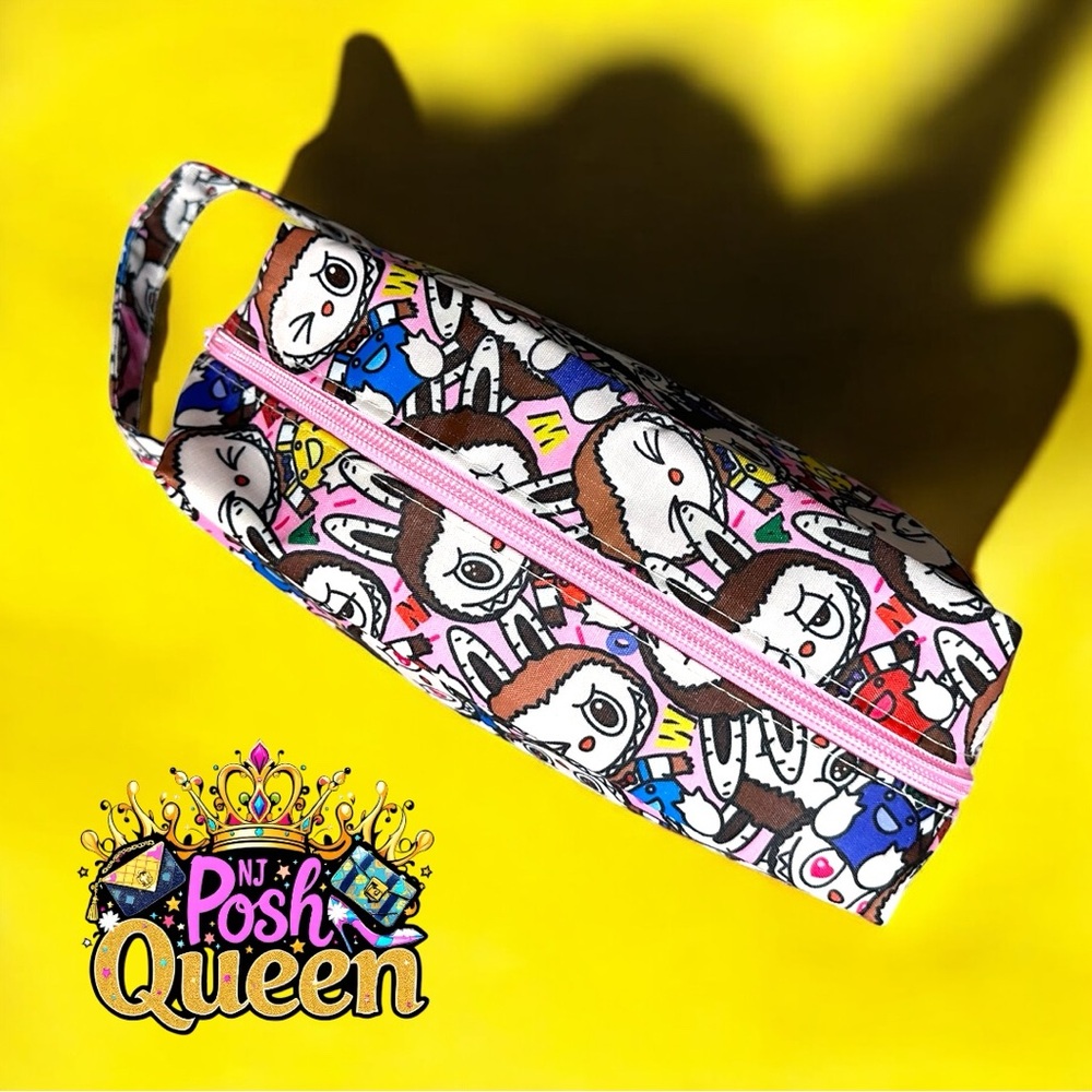 THE MONSTERS - LABUBU PINK MULTI Cosmetic Travel Bag - Picture 4 of 6